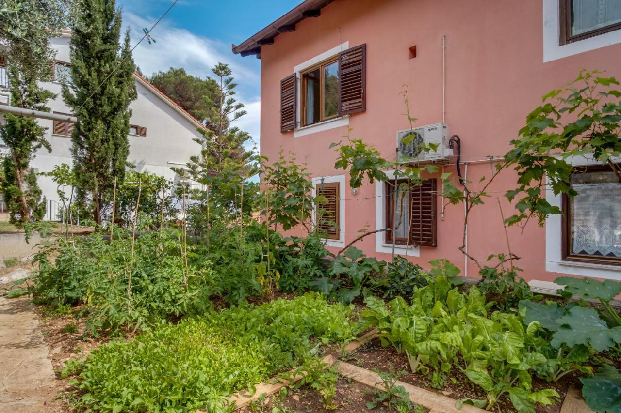 Apartments Villa Julija Mali Lošinj Eksteriør bilde