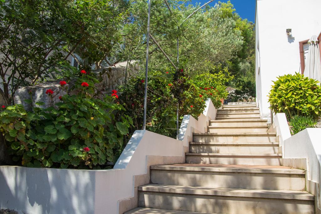 Apartments Villa Julija Mali Lošinj Eksteriør bilde