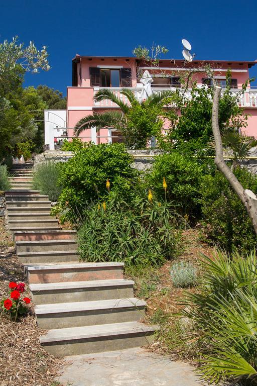 Apartments Villa Julija Mali Lošinj Eksteriør bilde